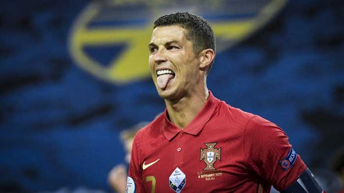 Роналдо достигна кота 100 за Португалия