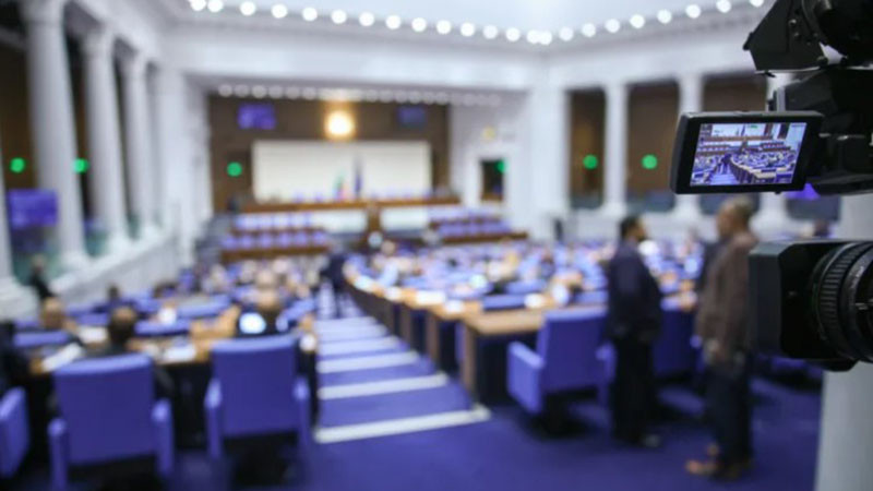 Депутатите изслушват министър-председателя и министри от кабинета