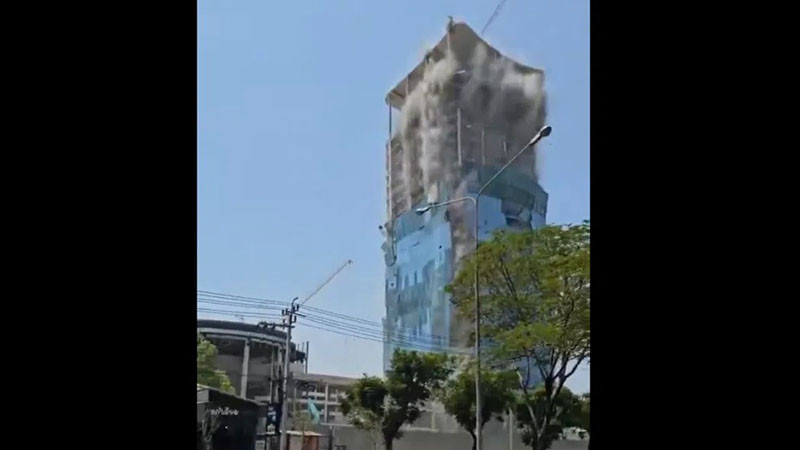Новострояща се висока сграда е рухнала в тайландската столица Банкок