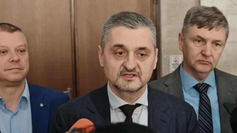 Кирил Добрев свиква извънредно заседание на Комисията по транспорт