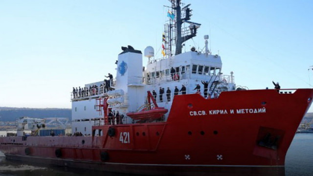 НИК 421 се завръща от третата си експедиция до Антарктида