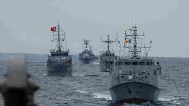Корабите от противоминната група в Черно море участват в съвместни плавания и маневри