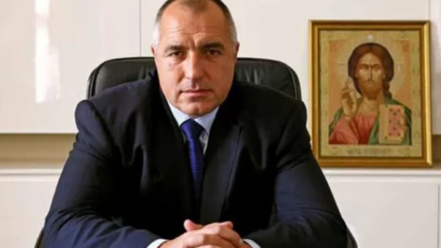 Борисов честити Великден с православно песнопение!