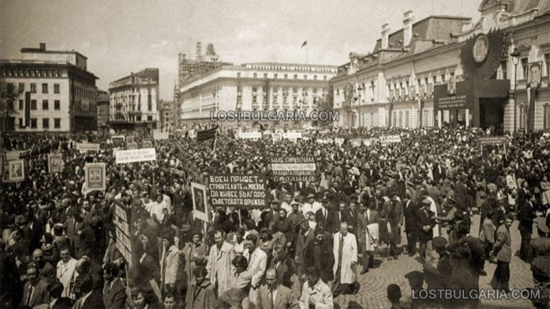 С усмивка да си припомним как изглеждаха първите чествания на 1 май у нас