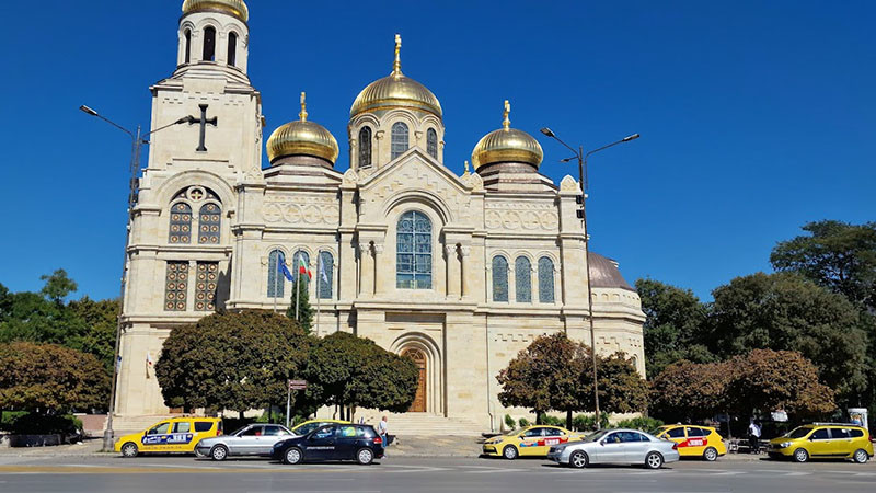 Временно ограничават паркирането пред Катедралния храм във връзка със службата на патриарх Даниил