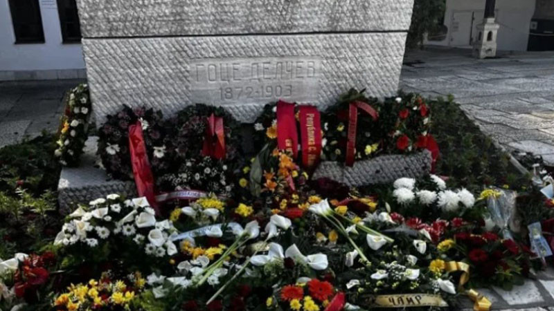 За втори път за година посягат на венци на гроба на Гоце Делчев в Скопие