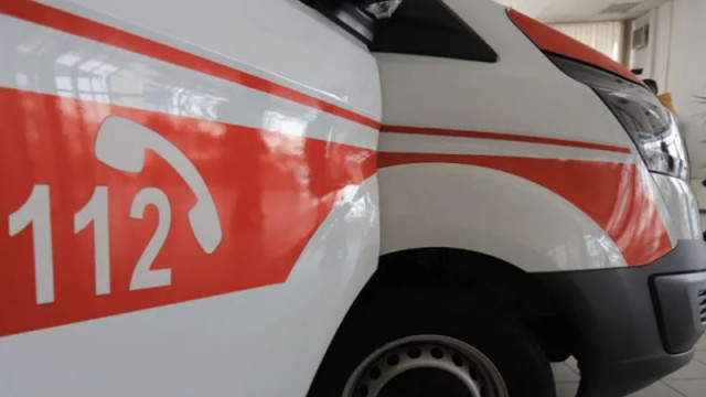 Младеж пострада тежко при опасна „забава“ с автомобил