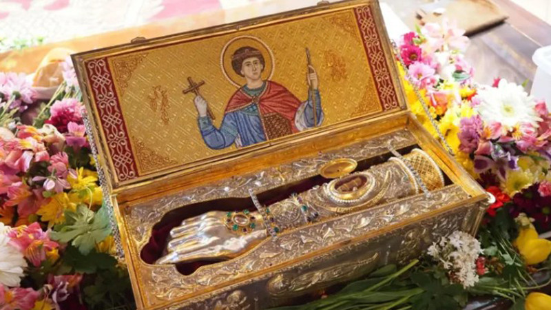 Частицата от мощите на свети Георги Победоносец е изложена в храма в с. Лозен