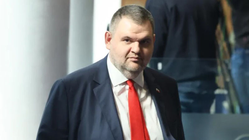 Пеевски: Очаквам от управляващата тройка програма за работа на НС