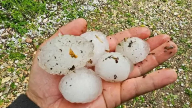 Силни гръмотевични бури и градушки удариха Бургаско, Хасковско и Асеновградско