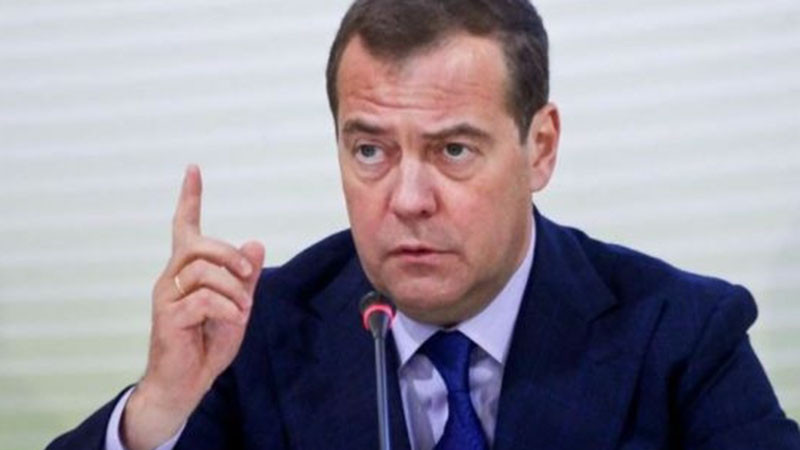 Медведев: Европа да не забравя съдбата на Хитлер, докато помага на неонацистите