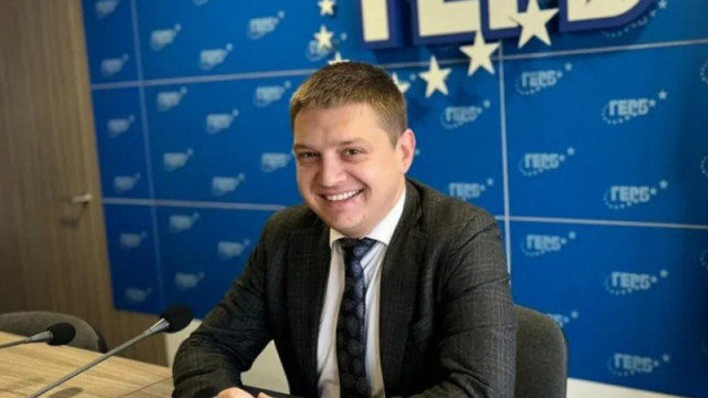 Разделяй и владей! Тактика, стара колкото света и прилагана от Румен Радев
