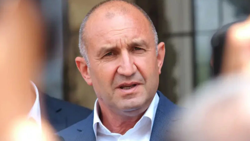 Калина Андролова: Румен Радев легитимира интересите на задкулисието