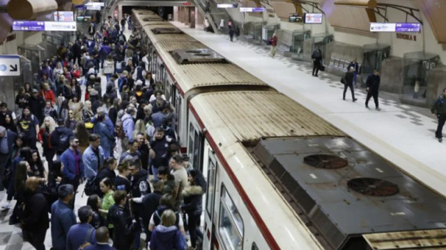 Метрото няма да спира, пускат допълнителни влакове