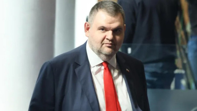 Пеевски: „Страхотно“ управление на „пуделите“ в София