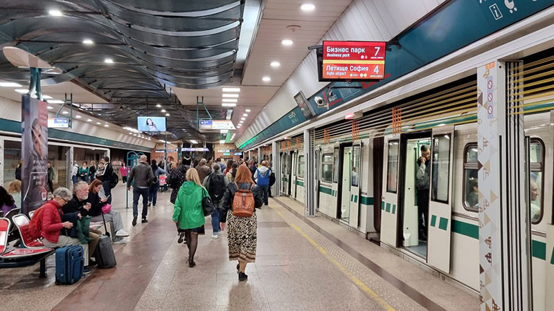 Проблем в мрежата спря спешните телефони на софийското метро
