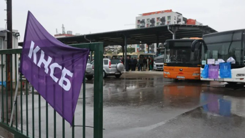София е парализирана за трети ден, кметът няма да се занимава с шофьорите преди понеделник