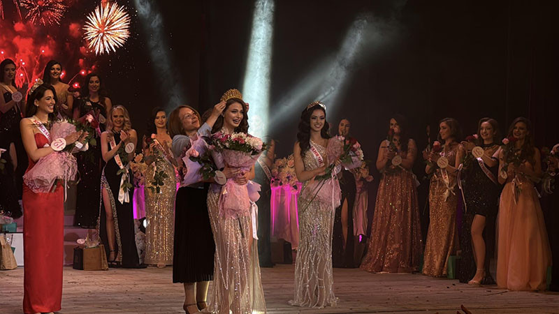 Мария Шамбурова е новата носителка на титлата "Царица Роза"