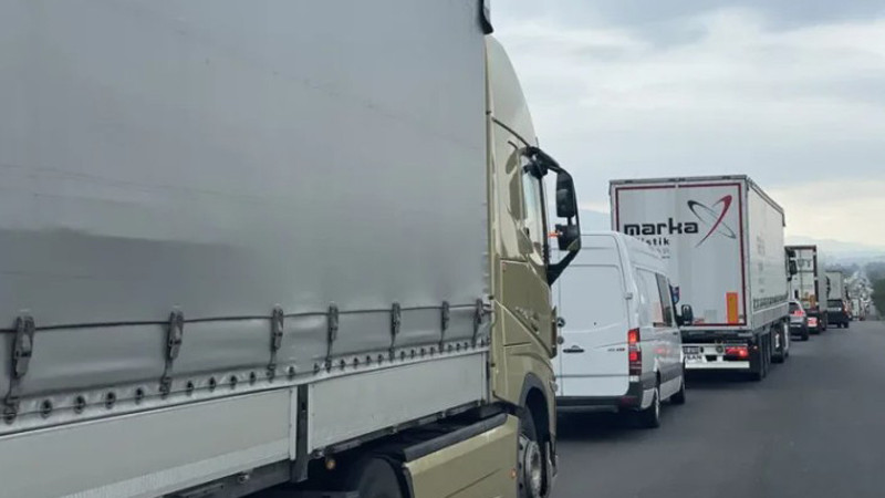 Автобус се подпали и блокира движението на АМ "Тракия" в посока Пловдив