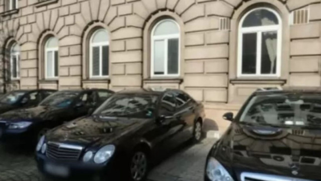 Директорските организации: Депутатите да дадат колите си с шофьори на зрелостниците за матурите