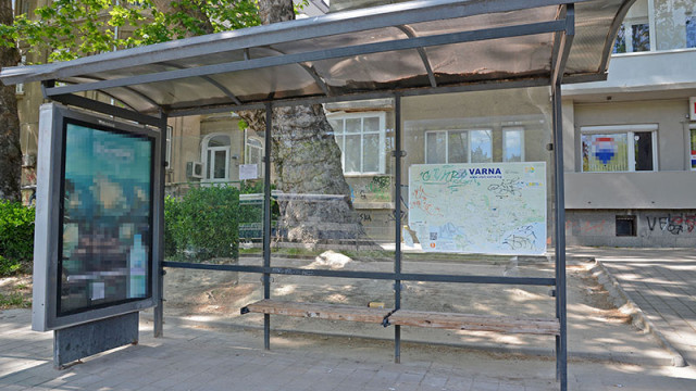 Ремонтирани са 30 заслона на градския транспорт в централната част на Варна