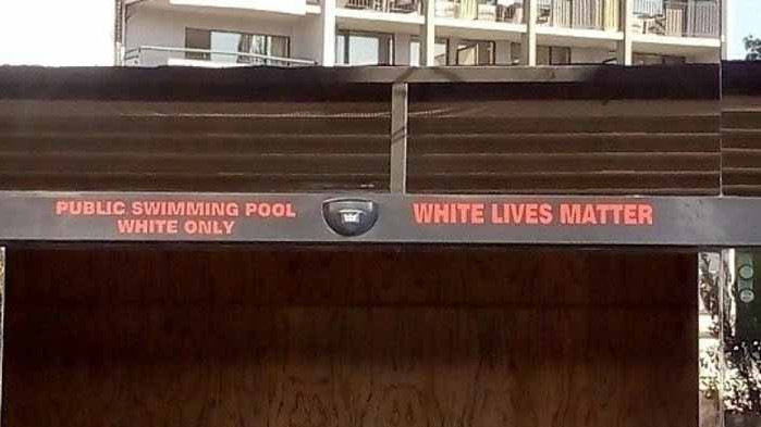 Имало ли е табела „Само за бели“ пред хотел в „Слънчев бряг“?