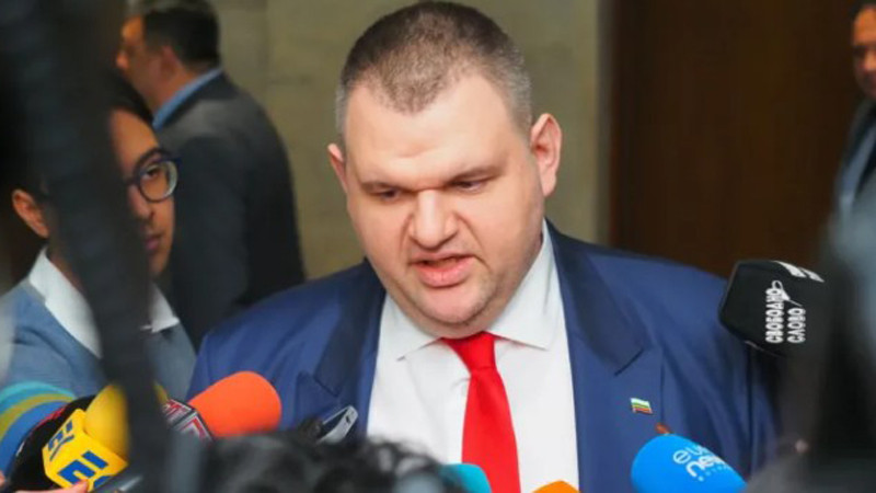 Делян Пеевски иска: Без субсидия и офиси за партии, чиито лидери са с обвинения по НК