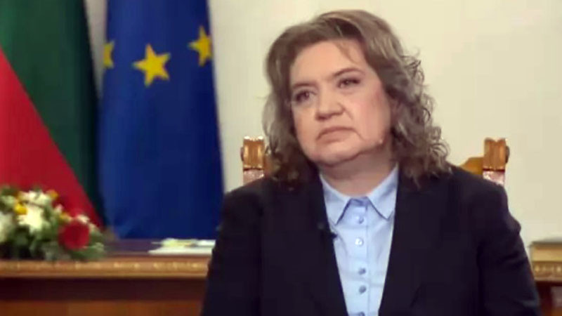 Киселова отговори на Радев: Съдът ще допусне частично искането, но не може да оспори решението ми