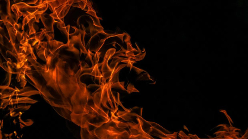 Мъж на 65 години пострада при пожар във Варна. Това