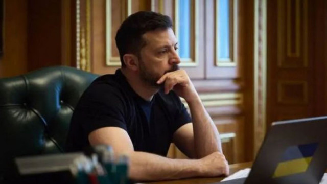 Publico: Зеленски осъзнава слабата си позиция в преговорите. Тръмп иска бърз мир