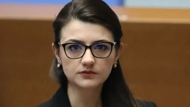 Лена Бориславова блокирала Божанков