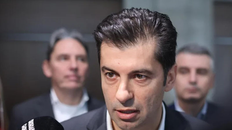Кирил Петков чел в интернет, че синът на Джевдет Чакъров е бил притискан
