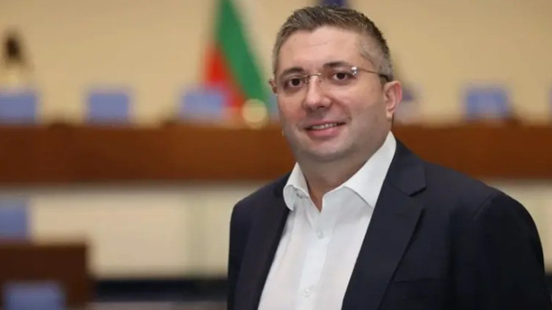 Нанков: Защо Радев, който налага вето на какви ли не закони, не оспори Закона за приемане на еврото