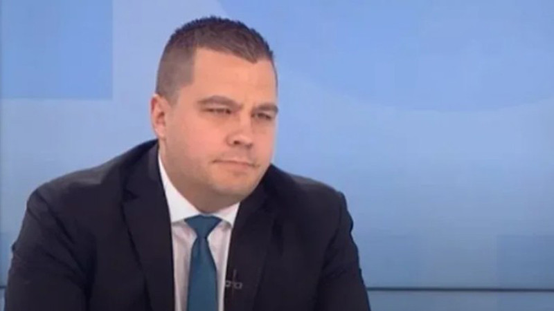 Балабанов: Колегата Цончо Ганев е изплашен от приемането на еврото, но спестяванията му са в евро