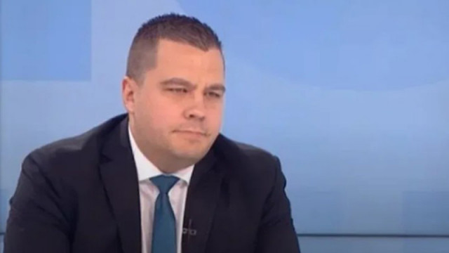 Балабанов: Колегата Цончо Ганев е изплашен от приемането на еврото, но спестяванията му са в евро