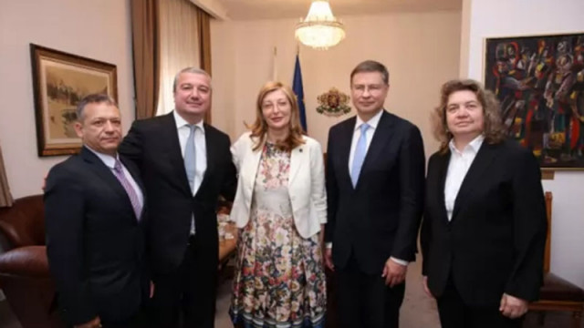 Киселова разговаря с еврокомисарите Валдис Домбровскис и Екатерина Захариева