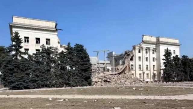 Русия разруши сградата на Областната администрация в Херсон с планиращи авиобомби