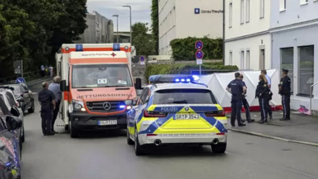 Мъж се вряза с автомобил в група минувачи в германския град Пасау, има ранени