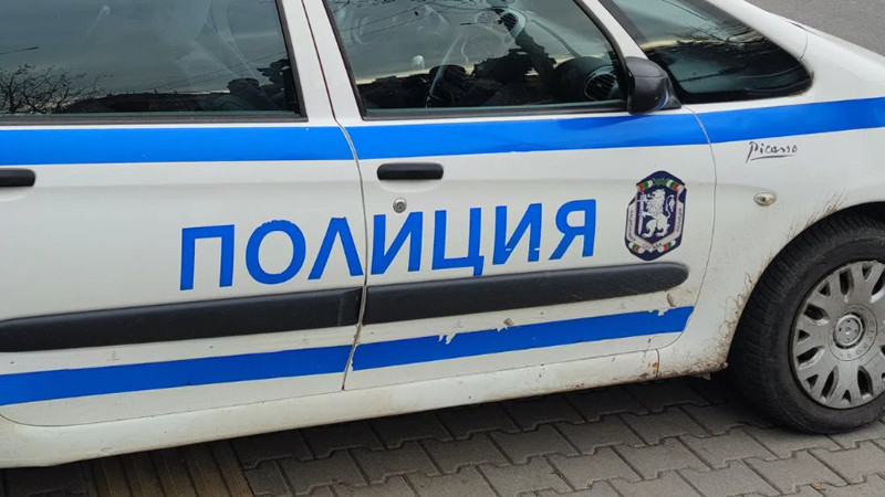 Момче открадна 10 000 лева от чантата на майка си