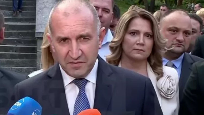 Радев: Правителството прави социологическа пропаганда и реклама на еврото
