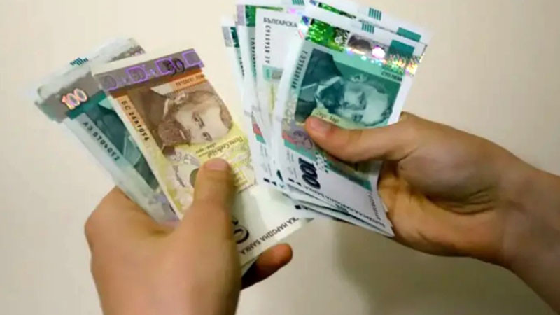 НАП: Абитуриентите трябва да плащат сами здравните си осигуровки през летните месеци