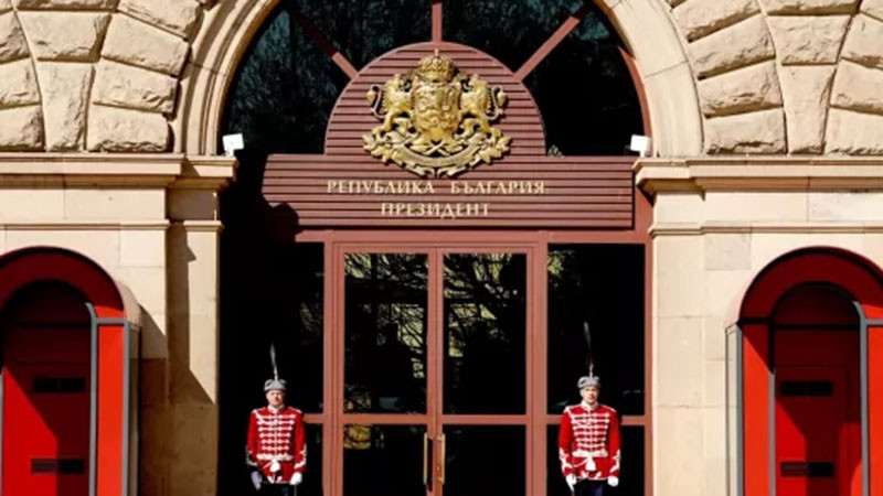 Президентството: Обвързването на полети на правителствения самолет с евакуацията от Израел е цинично