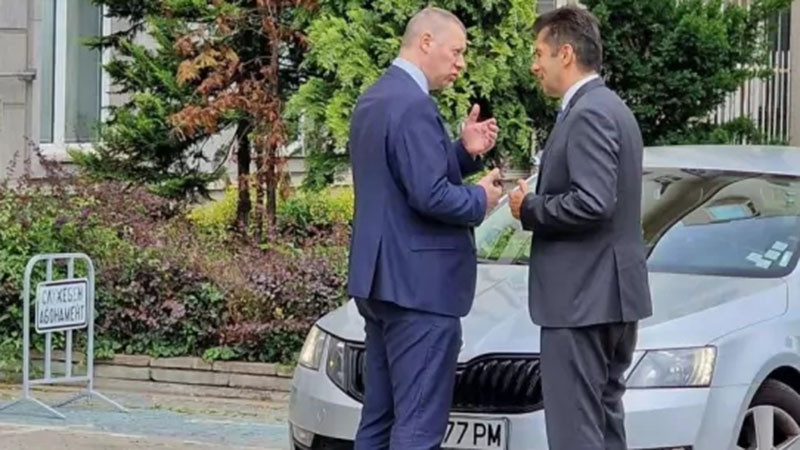 Христо Гаджев уличи Кирил Петков в лъжа! Показа снимки от уговорената му среща с Антон Славчев