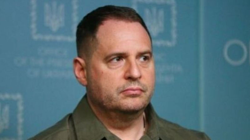 Politico: Вашингтон има все по-солидни забележки към най-близкия човек на Зеленски