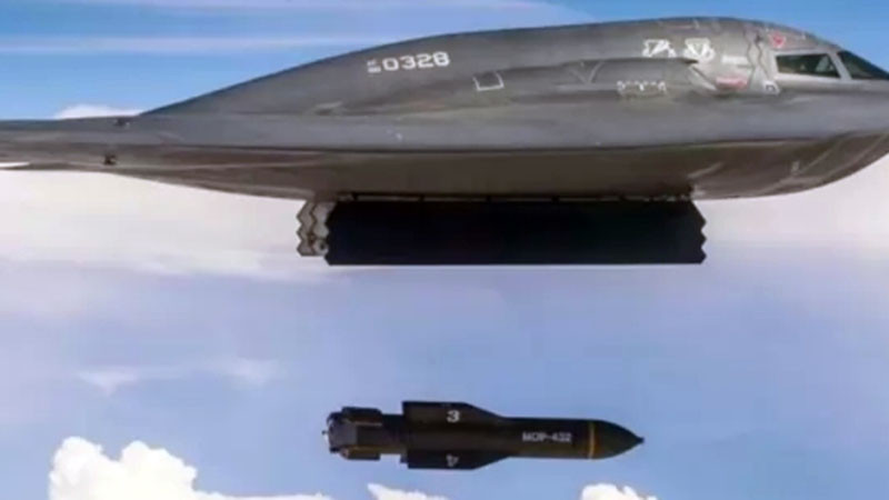 Седем бомбардировача B-2 прелетяха 37 часа по света, за да хвърлят 14 бомби върху Иран
