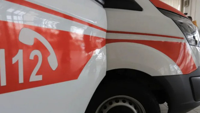 Три жени са пострадали при врязването на кола в магазин в Пловдив