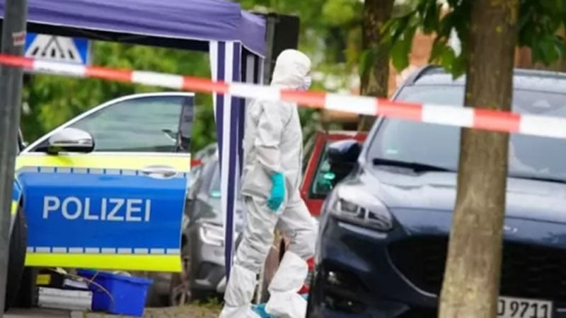 Германски полицаи застреляха нападател, въоръжен с нож