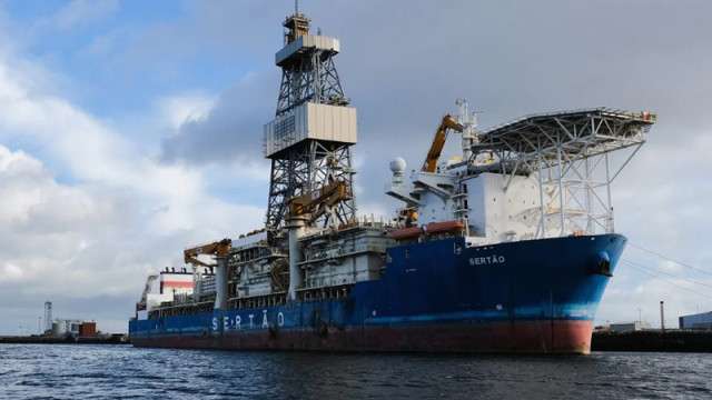 Сондажен кораб се обърна в Червено море, има загинали