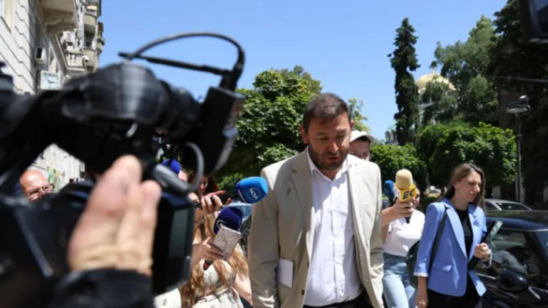 Барбутов иска да чака делото си извън ареста