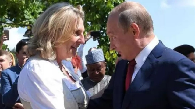 Мъртва котка и валс с Путин: Как бившият външен министър на Австрия намери нов дом в Русия